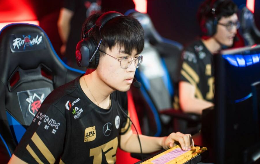 LPL百大经典战役：保级皇帝五杀大嘴，小花生与厂长经典对决！